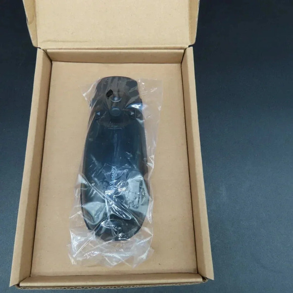 Kensington Expert Wireless Presenter with Green Laser Pointer and Cursor Control - Picture 3 of 5